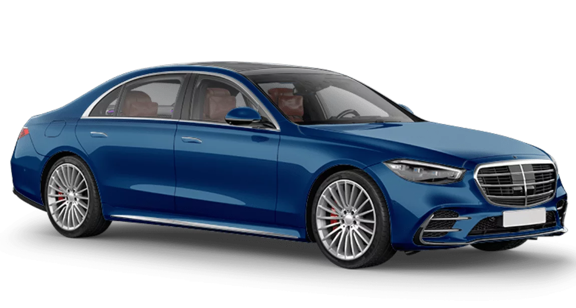 Blauer Familienwagen auf weißem Hintergrund